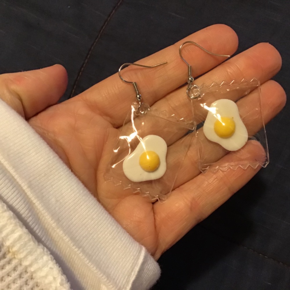 Eggs in a bag earrings NEW gift SUPER CUTE! VSCO - Picture 4 of 5